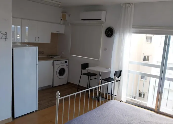 Mikis's Seagate Aprt. * Lárnaca